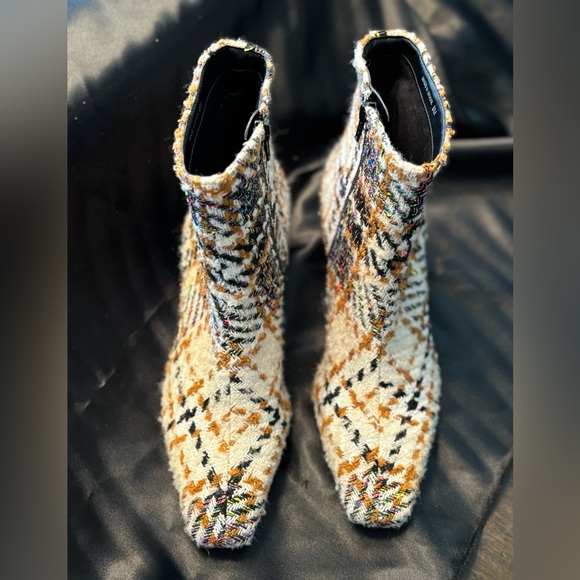 NEW Gianni Bini Palmero Flannel Plaid Snip Toe Kitten Heel booties, Size 8.5M - Picture 5 of 10